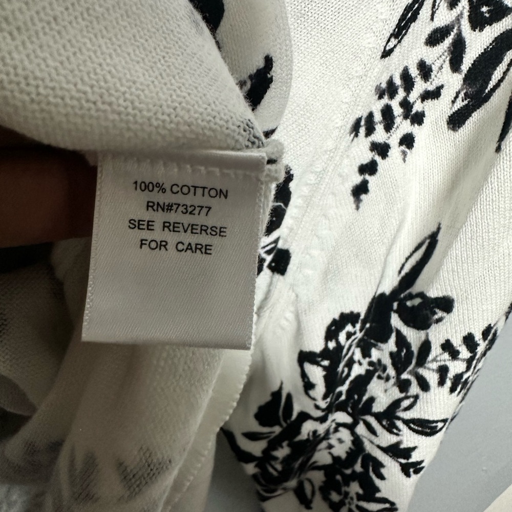 Croft & Barrow Women's White and Black Floral Cardigan Buttoned 3X - Picture 4 of 8